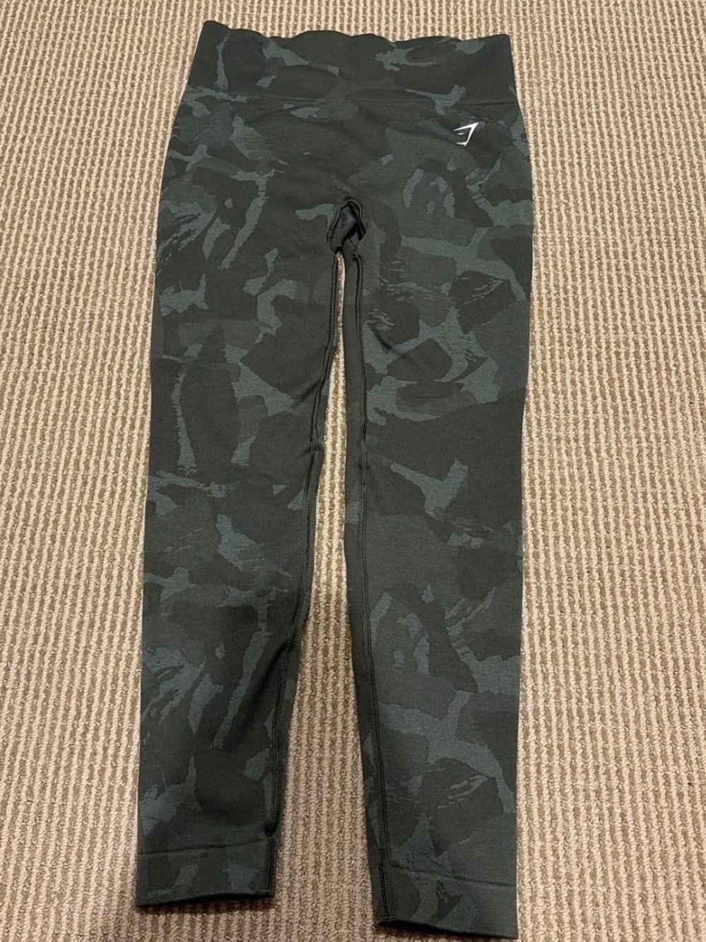 Size M green Gymshark Adapt camo leggings